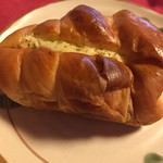 須恵の郷 - 大葉と梅肉のちくわパン