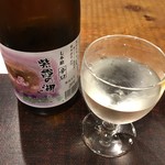 徳山鮓 - 日本酒は隣町の木之本にある冨田酒造さんの「七本槍」ですべて統一されています。
      此方は「紫霞の湖」（しがのうみ）