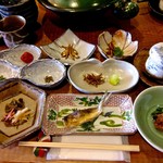 徳山鮓 - 鮎、氷魚、ゴリ、ハゼ、イノシシ肉、山椒、山菜等々、
      前日同様に、山の恵み、そして湖の恵みがてんこ盛り！！