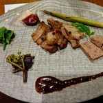 徳山鮓 - ジビエと山菜の盛り合わせ。 
      イノシシの身と脂の部位、くま、イノシシ、しかの テリーヌ、イノシシの生ハム、ねまがり茸、ワラビ、
      コシアブラ、エゴマのソース、鮒鮓の飯（いい）のソース
