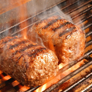 ★お席の鉄板の上であなた好みの焼き加減で♪