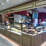 ル・グルニエ・ア・パン - 外観。店内にイートインスペースもあり！