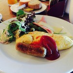 Feast - 1回目朝食のオムレツ＆ソーセージ♪