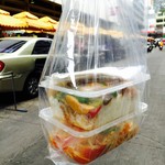 Queen of Curry - おみやを持って船でホテルに戻ります（笑）