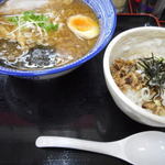 愛と情熱のらーめん屋 皐月亭 - こってり醤油＆チャーシュー丼
