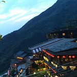 Jioufen Teahouse - テラス席の風景…先に見える提灯のお店は地元料理が楽しめる有名なお店(^-^)/