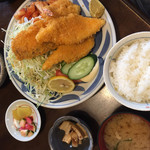 グリンデル - ミックスフライ定食 950円