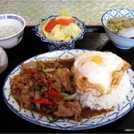 サムピーノーン - ランチセットの豚ガパオご飯850円（2010/10）