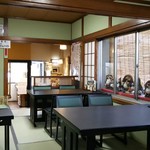 蕎麦処 一休 - 店内は座敷のテーブル席(H28.5.10撮影)