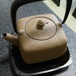 蕎麦処 一休 - 山形名産(多分!?)の鉄瓶入りの蕎麦湯(H28.5.10撮影)