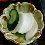 蕎麦処 一休 - 月山寒晒し蕎麦大盛￥1350に付く漬物(H28.5.10撮影)