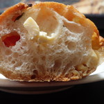 こんがりパン工房 - 季節のグリル野菜とクリームチーズのプチバゲット(断面)