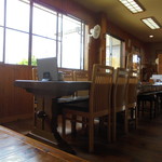 とんかつぼたん - 清潔な店内