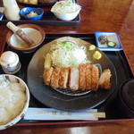とんかつぼたん - 三元豚厚切りロースカツ定食