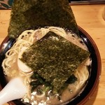 上尾らぁめん - ラーメン麺硬め680円。