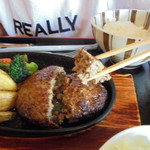 とんかつぼたん - 肉汁が！