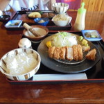 とんかつぼたん - 白絞油なので胃もたれしません