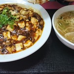 中国料理 喜楽園 - 麻婆豆腐丼と半ラーメン