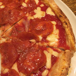 ラ・パウザ - イタリアンサラミのピザ