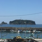 食堂の窓から見える浮島