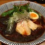 寿製麺 よしかわ - 冷やし煮干しそば(黒醤油)夏野菜添え。