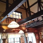 The Cowboy House - いい雰囲気の店内