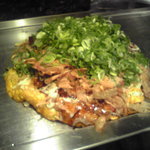 千房 - 2010/10/02 広島焼ミックス1280円+ねぎかけ100円、美味かった。