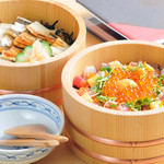 いづれ鯛 - 鮨屋の厳選ネタでバラチラシ。ウニを混ぜてさらに美味しい