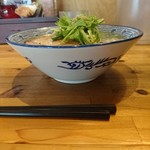 必死のパッチ製麺所 - 小振りな器に入ってます