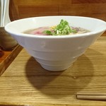 器はおしゃれな白いノッポさん