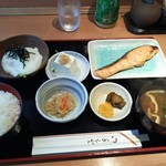 Koto - （2016/6  訪問）焼魚膳。950円。この日は鮭の西京焼きと鮪山かけ。
