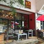 Somtum Der - 外観！オープンエアーは･･･暑いと思います^^;