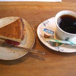 ファブリカ村 - コーヒーとケーキのセット（700円）