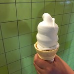 Dairy Queen/Orange Julius - この形のソフトクリームが有名でした〜♫