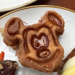Makahiki - お約束のMickey型のワッフルにメープルシロップ！