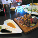 AW ・ELEMENTS - お肉はグリルチキンと牛肉