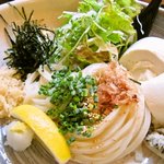 自家製豆腐と舞茸天のぶっかけうどん￥９５０