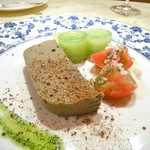 ル・ジャルダン・デ・サヴール - 天然鮎のパテ　ジュニパーベリー風味、トマトときゅうり添え