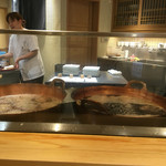 Tonkatsu Suzuki - カウンターから望む厨房