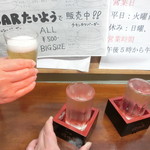 はらぐち酒店 - かんぱ～い！もりもり入れてくれたので持ち上げれられない(笑)