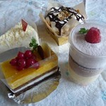 パティスリー ラプラス - パッションマンゴー（左）