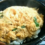 ちから - 玉子丼は、トロトロではなかった残念！味はしょっぱい系でした、これはこれで美味しいです。(#^.^#)