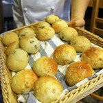 ビストロボーリュー - 自家製パン