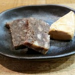 あなぐま亭 - 自家製コーンビーフとクリームチーズ。