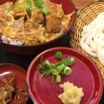 杵屋 - カツ丼は普通かな。でも、生姜が消毒液のような臭い、、、