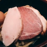 麺屋一燈 - もはやハムに見えるチャーシュー