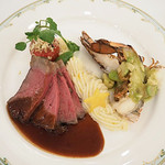 S.S.コロンビア・ダイニングルーム - ローストビーフとオマール海老のオーブン焼き　　赤ワインソースとアボカドのソース