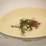 S.S.コロンビア・ダイニングルーム - 冷製コーンスープ、コンソメジュレを浮かべて