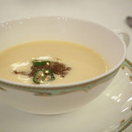 S.S.コロンビア・ダイニングルーム - 冷製コーンスープ、コンソメジュレを浮かべて