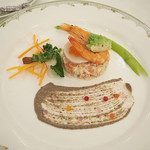 S.S.コロンビア・ダイニングルーム - サーモントラウトのタルタルとシーフードマリネ